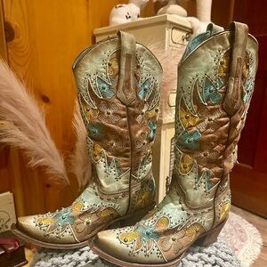 Beautiful multi colored Corral cowboy boots.